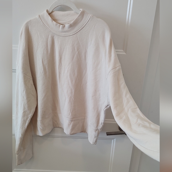 2 for $12 Sale! Fabletics Super Soft Cropped Crew Neck Long Sleeve Sweatshirt XL - Picture 3 of 6
